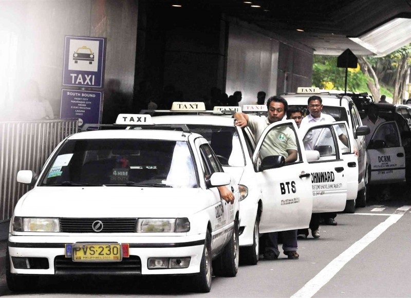 TAXICABS FACE DISRUPTIVE TECHNOLOGY FROM UBER  Drivers wait for passengers on Highway Drive in Makati City. RICHARD REYES 