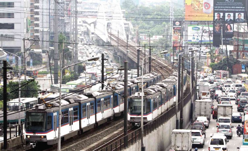 MRT 3  North and southbound trains of the Metro Rail Transit 3 travel along Edsa near Boni Avenue. Lack of maintenance and few light rail vehicles have resulted in frequent breakdowns and overcrowding.  EDWIN BACASMAS 