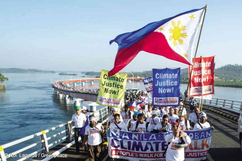 MARCH FOR CLIMATE JUSTICE  Participants cross the San Juanico Bridge on their way to Tacloban City for the first anniversary of Supertyphoon “Yolanda” (international name: Haiyan). PHOTOS from  GREENPEACE PHILIPPINES 