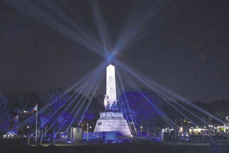 HERO REMEMBERED  A lights display at Rizal Park brightens up the night for the commemoration of Rizal Day today and for the New Year’s Eve celebration. JILSON SECKLER TIU
