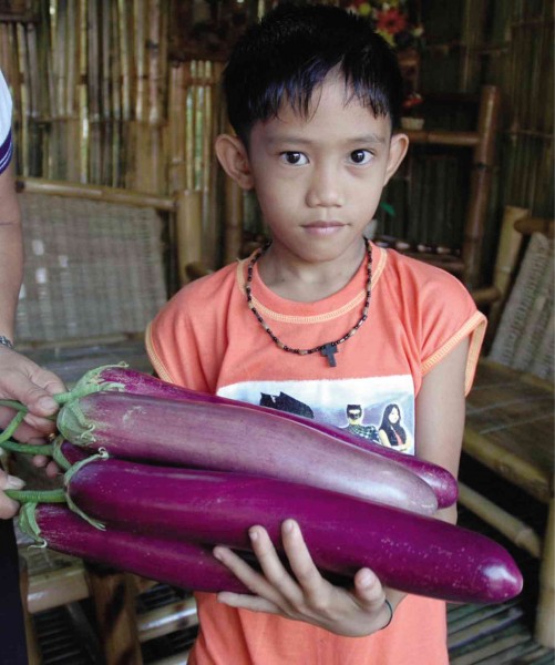 THE LARGEST eggplant in La Union province at an agri-trade and tourism fair in San Fernando City        INQUIRER PHOTOS