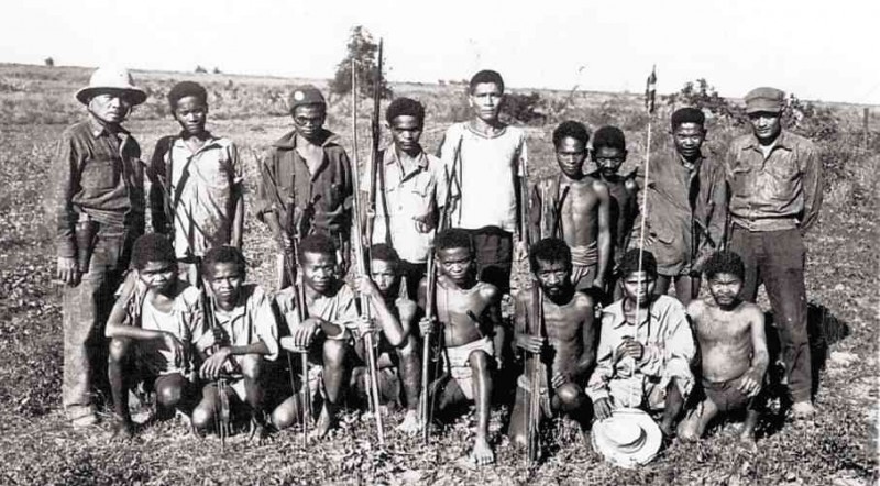 THE AETA SQUADRON 30 (Negrito Special Troops) of the Bruce Guerrilla unit that fought during World War II. The photograph was taken in Bamban, Tarlac province, in 1945. PHOTOS FROM THE BAMBAN HISTORICAL SOCIETY COLLECTION 