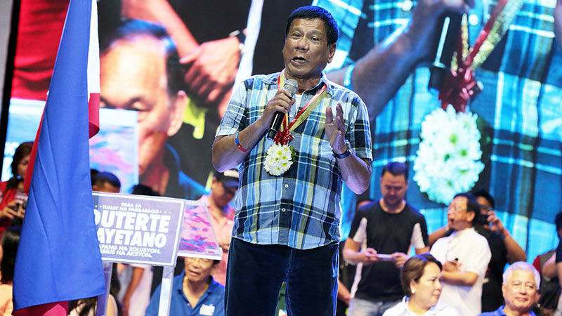 Presidential candidate Mayor Rodrigo Duterte delivers a speech at the FTI in Taguig during a grand rally Monday night, April 12, 2016. INQUIRER PHOTO / GRIG C. MONTEGRANDE