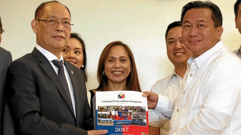 ‘BUDGET FOR REAL CHANGE’ Budget Secretary Benjamin Diokno hands over a copy of the proposed 2017 General Appropriations Act to Speaker Pantaleon Alvarez and other lawmakers. The “Budget for Real Change” allocates resources to programs and projects on the Duterte administration’s 10- point socioeconomic development agenda. CONTRIBUTEDPHOTO