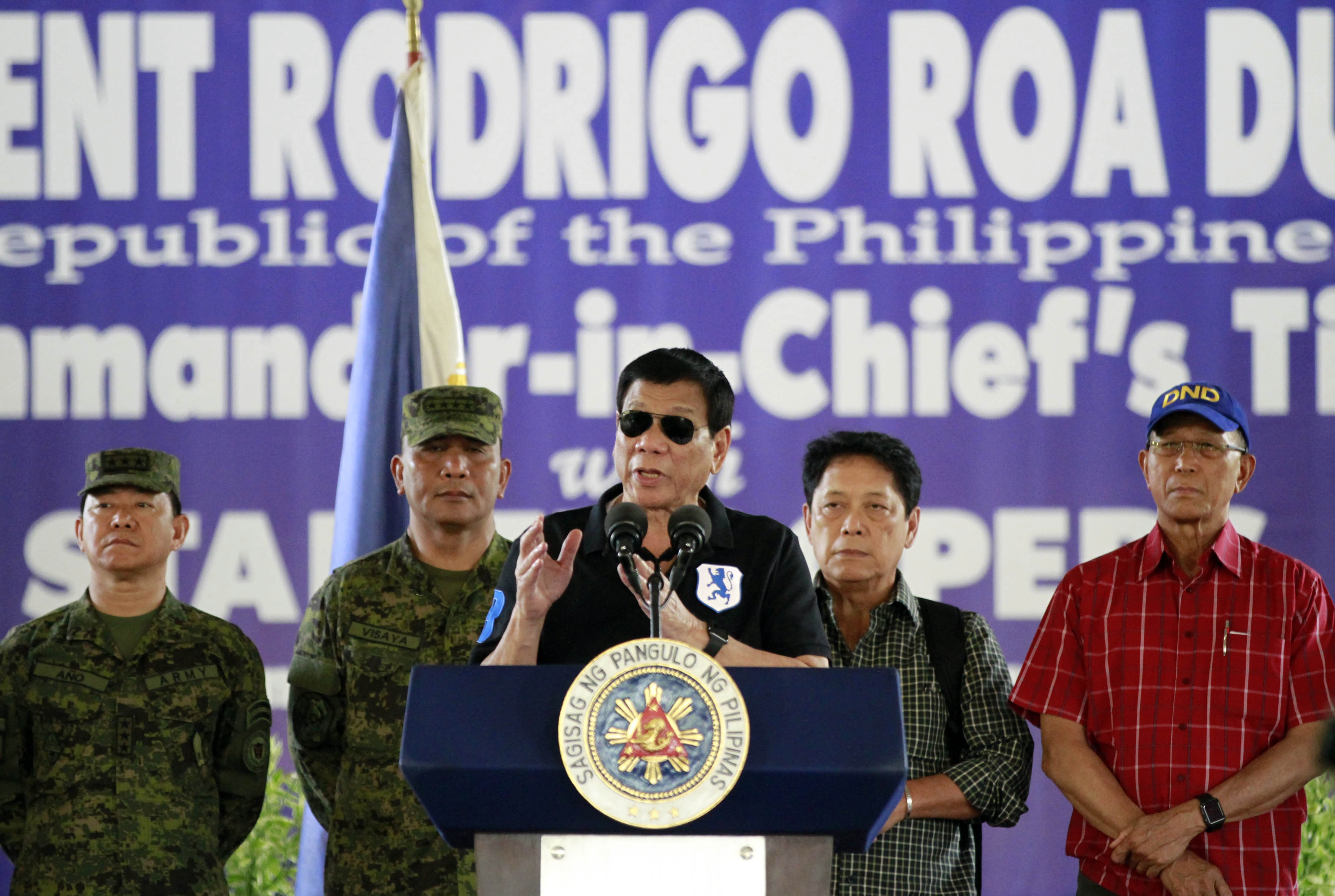 President Rodrigo Duterte assures  troops of 5th Infantry Division that they have his support during his visit at Melchor F. Dela Cruz in Isabela on September 17. ROLANDO MAILO/PPD